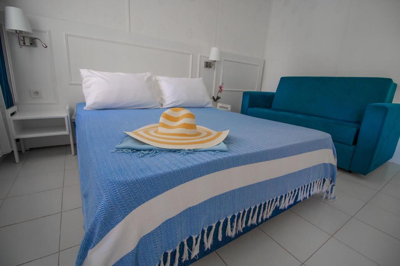 Blue & White Hotel Чирали Екстер'єр фото