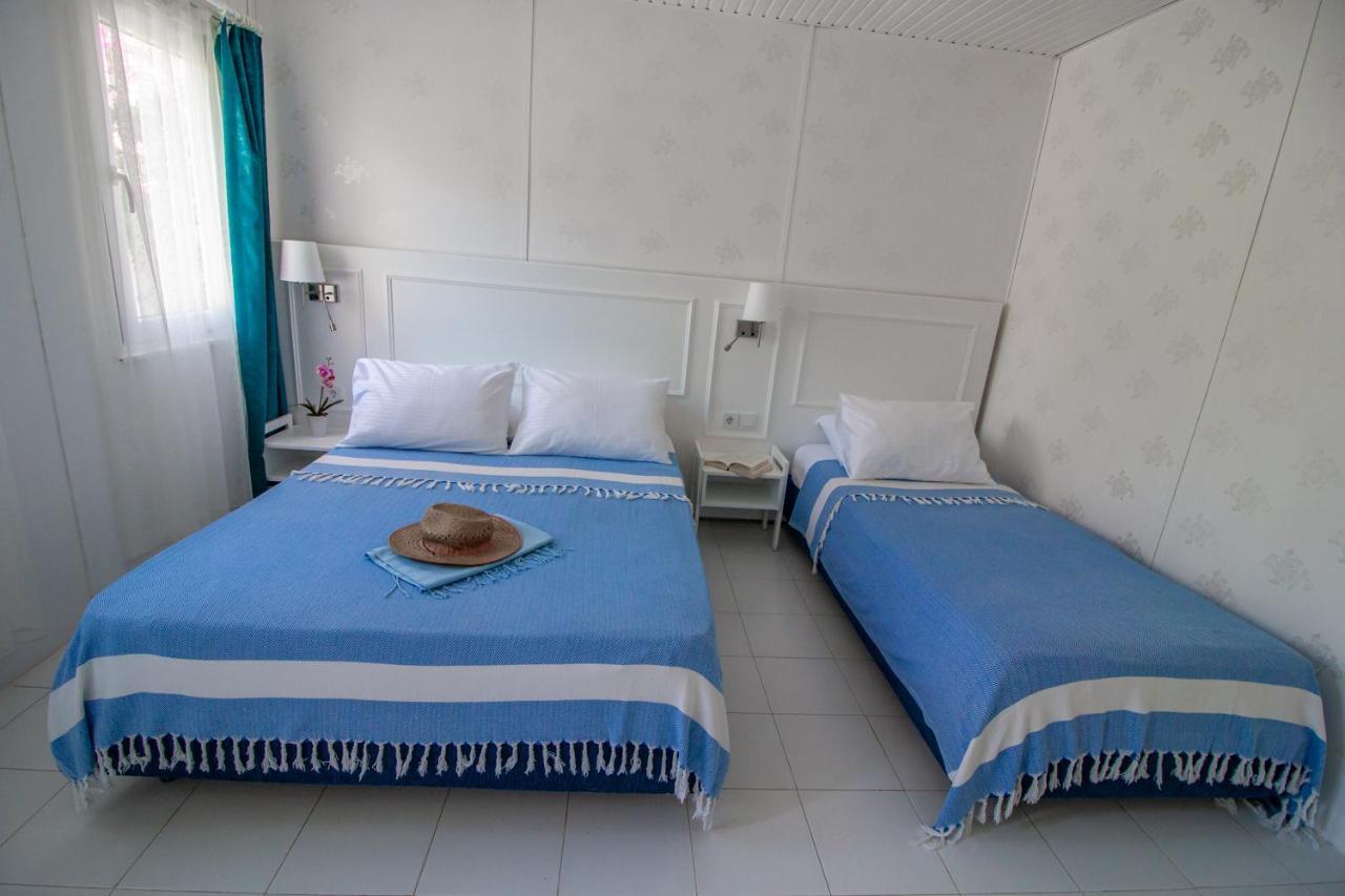 Blue & White Hotel Чирали Екстер'єр фото