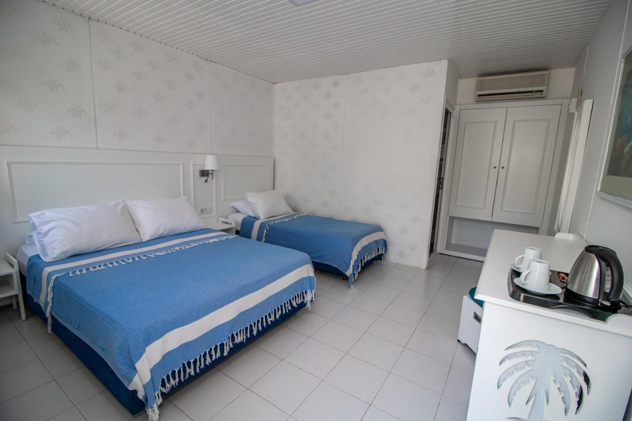 Blue & White Hotel Чирали Екстер'єр фото